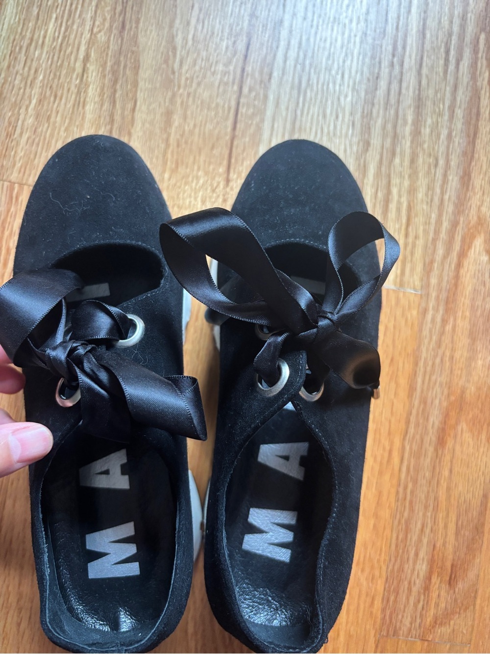 Black Ribbon Lace-Up  W6